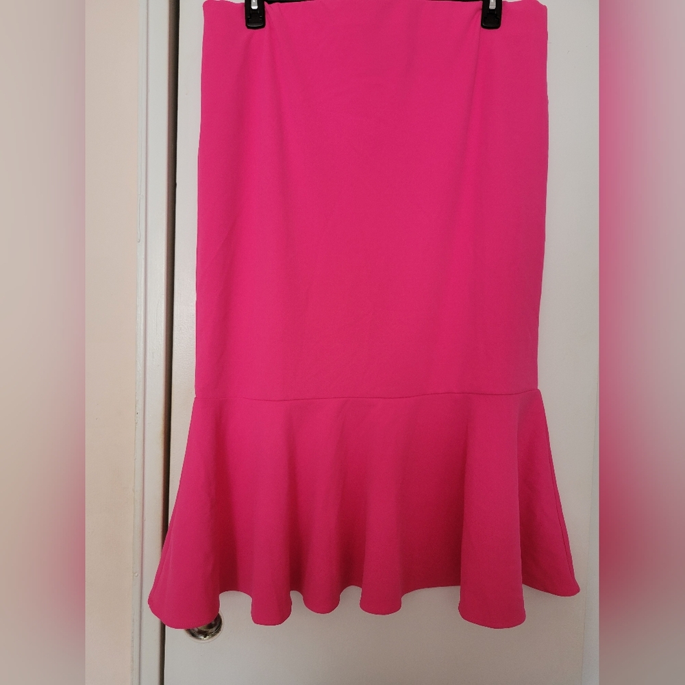 Hot pink medi shirt 🩷.